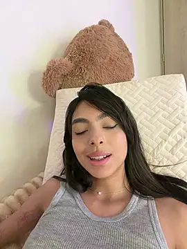 zaraluuv - ZaraLuuv's free webcam - UK Sex Cams