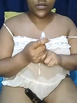 SweetJuicyPussy97 webcam