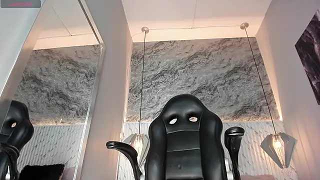 Esmeralda__18 webcam