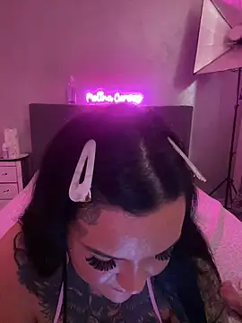 _MelinaCurves_ webcam