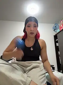 Amelie-RedHoney webcam