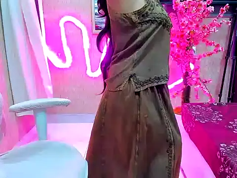 dimondgirl_ (F young) - nipple clamps *5 mins