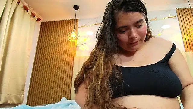 estrella-gold (F young) - show tits