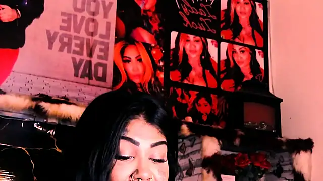 indian_dreamgirl webcam