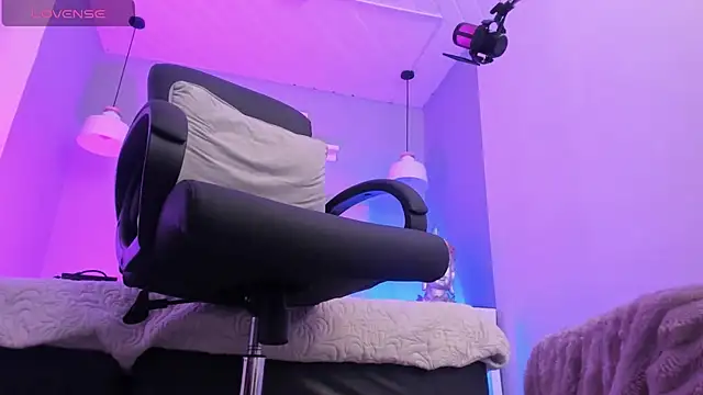 Lucy_Williiams webcam