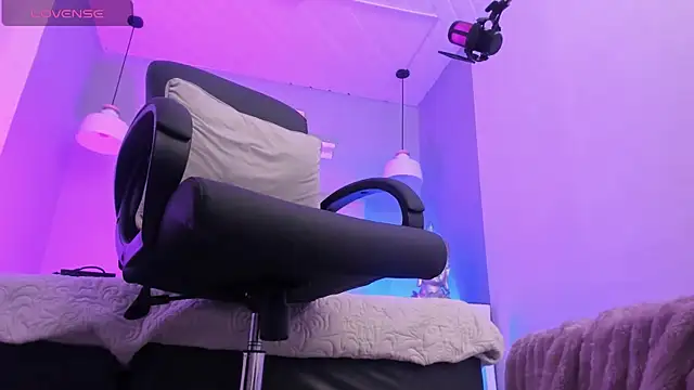 Lucy_Williiams webcam