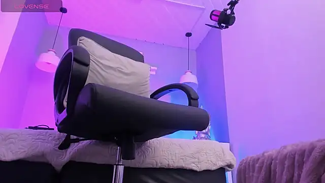 lucy_williiams - Lucy_Williiams's free webcam - UK Sex Cams