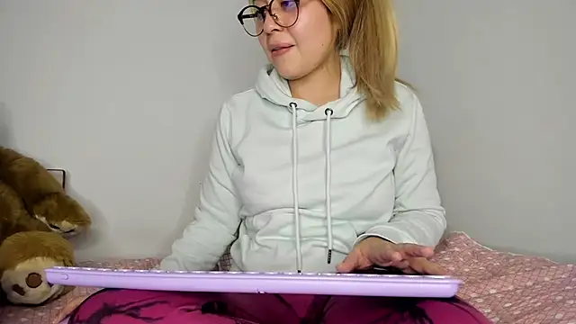 min-ji (F young) - hand bra