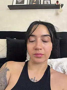 emmyevans1 - EmmyEvans1's free webcam - UK Sex Cams