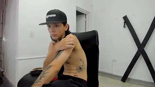 StraightBoy_Nick webcam