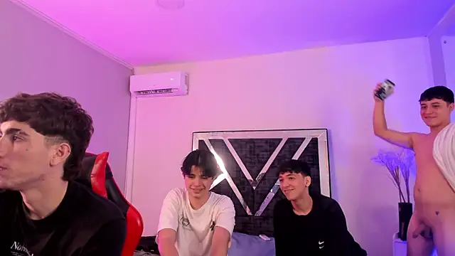 HotThreesoome's live cam