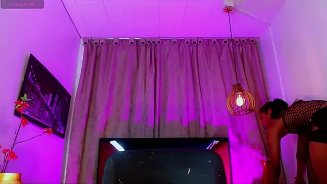 katha_Crawford webcam