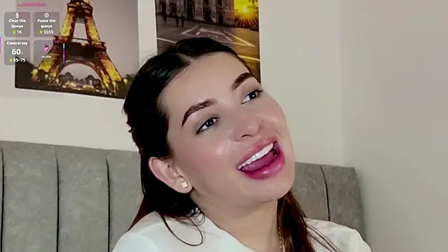 caralella Stripchat cam model