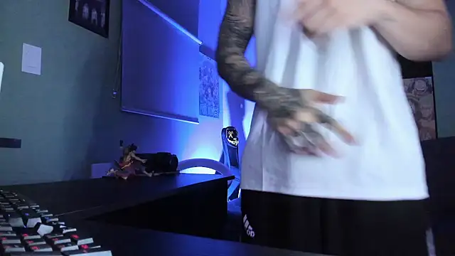 Dominatofstupid webcam