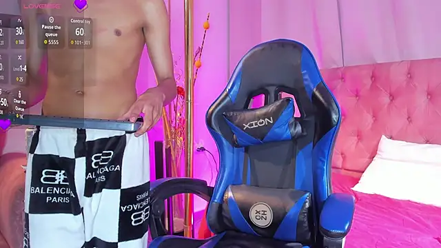 _taylor_black webcam