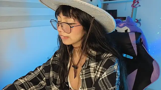 yommi_winx - Yommi_Winx's free webcam - UK Sex Cams