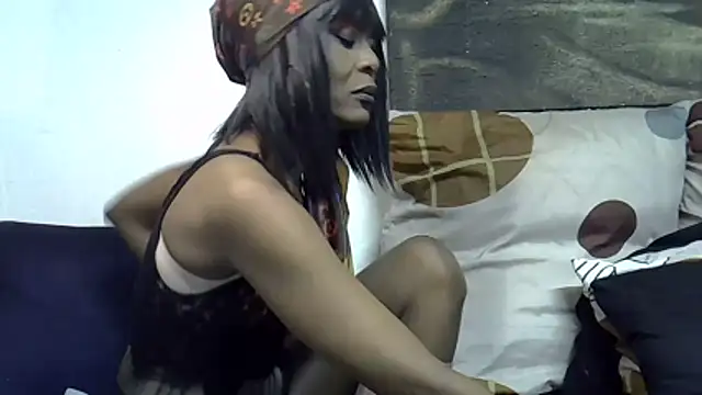 DivineEbonyGrace webcam