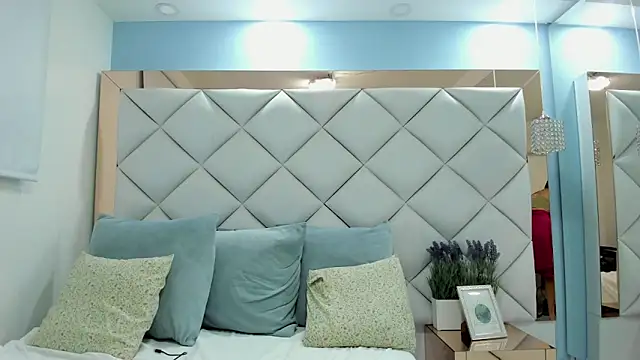 crystalstonee webcam