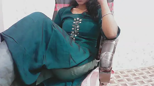 short_girl_ (F teen) - name on boobs