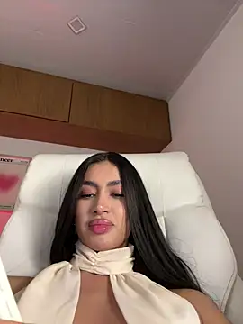 Webcam Model (maddy_bronw_)  is live.Free join now!