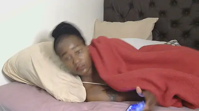 sluttylaura21 webcam