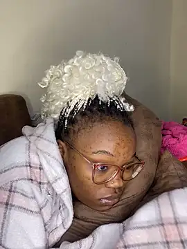 YummyMelanin117 webcam