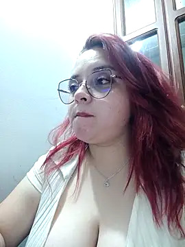 CURVY-HORNY webcam
