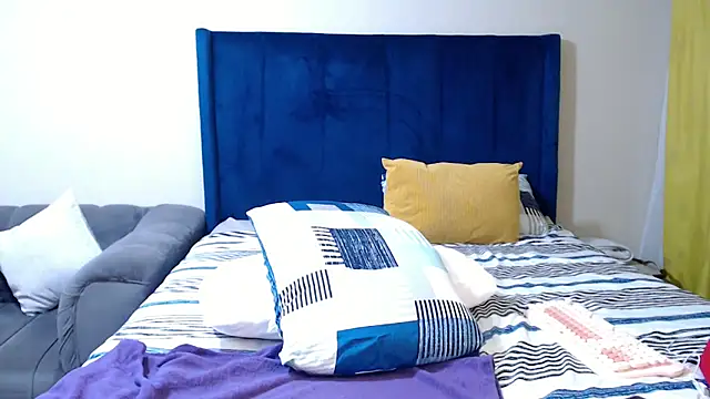 CURVILICIOUSxx20 webcam