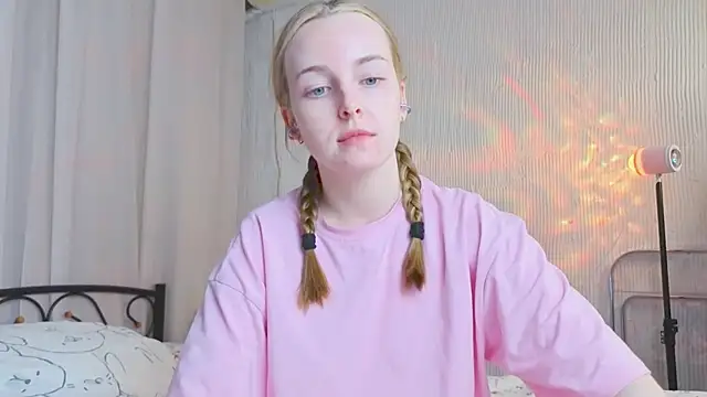 bae_cake_ (F young) - show asshole