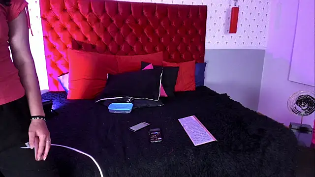 lunadamasco - LunaDamasco's free webcam - UK Sex Cams