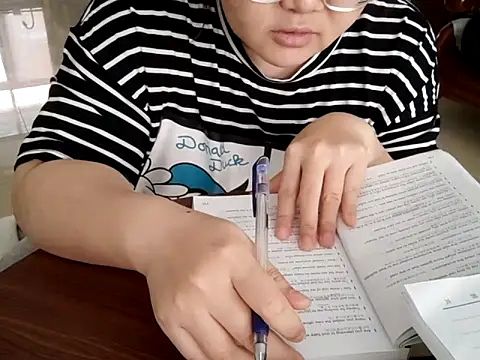 AngelwithEcup webcam