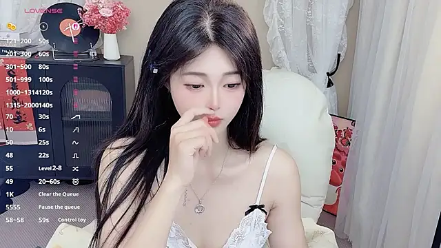 美女CeeKie在线直播