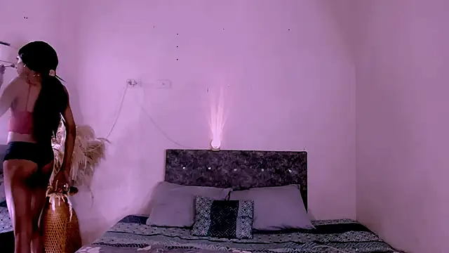 carolinemiller7 webcam