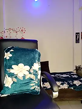 Webcam Model (Black-Pearll)  is live.Free join now!