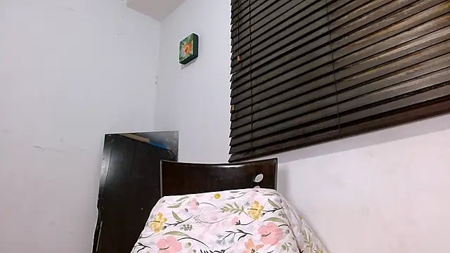 MiaDiamontLatin webcam