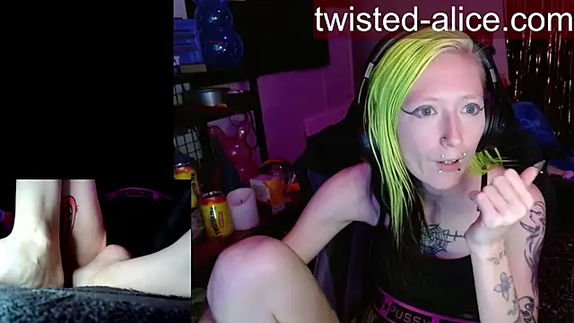 Twisted_Alice webcam