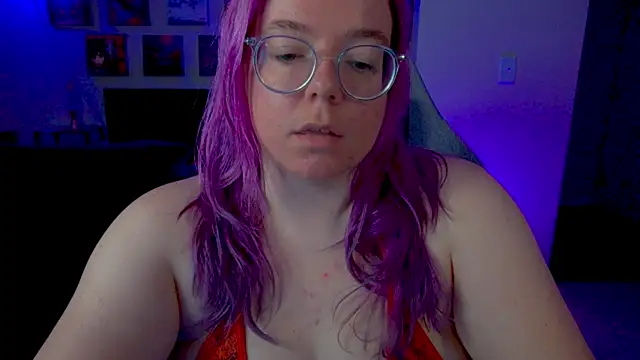 KiraSpitQueen webcam