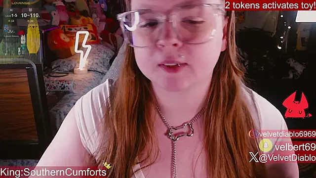 velvetdiablo (F young) - Shirt off, tits out!