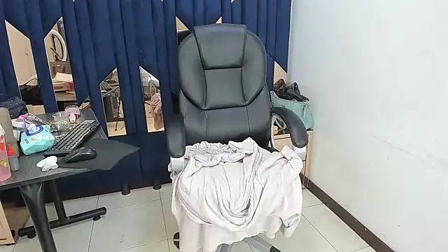 Aisha_hotts777 webcam