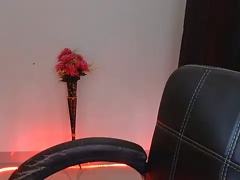 miss_ragni (F young) - 2 mint ice  🧊on boobs 💋💋💋👄