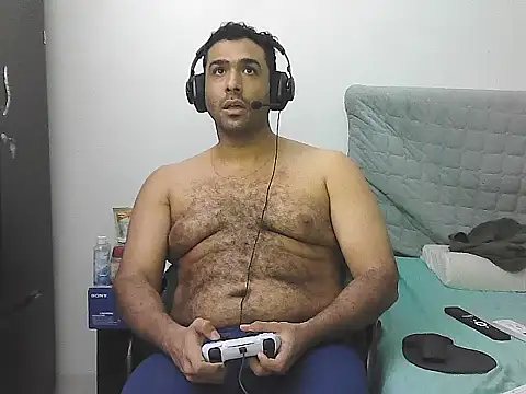 AlphaLatinoBear webcam