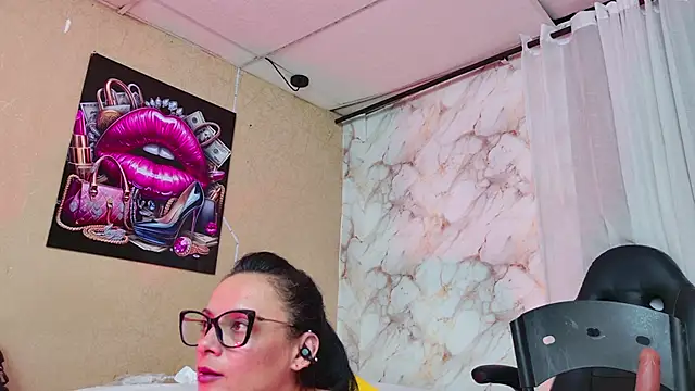 QueenSallyDesire webcam