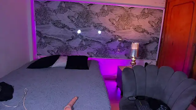 Miss_KhalifaDoll webcam