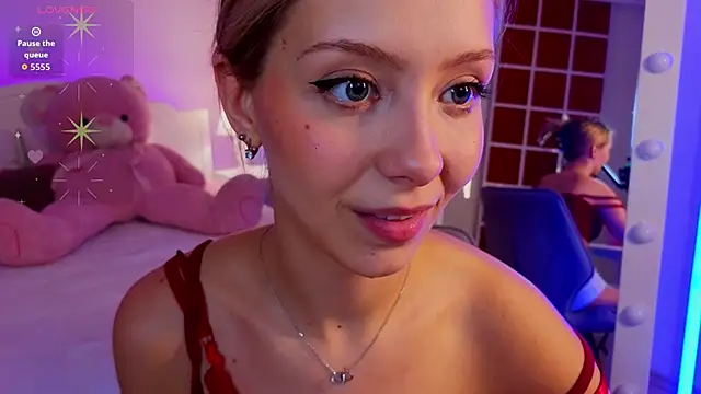 lummina (F teen) - suck finger + eye contact