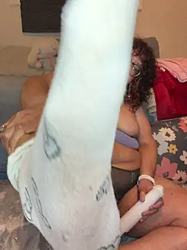 stonermami - Stonermami's free webcam - UK Sex Cams