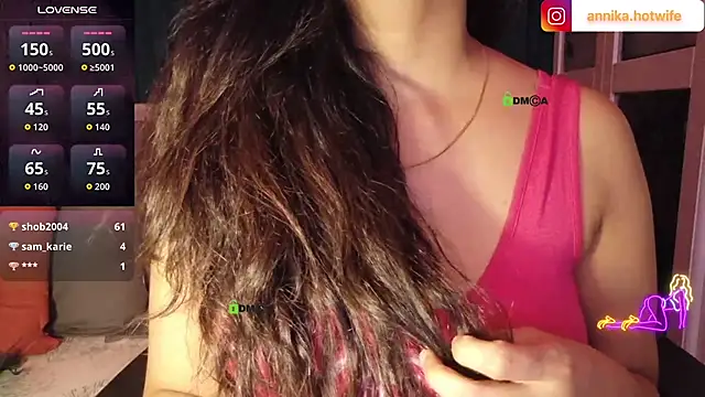 CharmingTania webcam