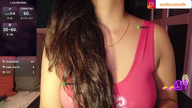 CharmingTania webcam