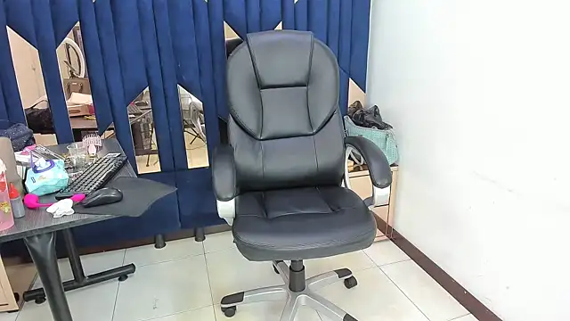 Aisha_hotts777's room