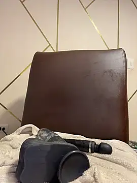 SQUIRTINGQUEEN11's live cam