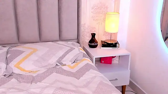 ShaynaHosk live sex cam